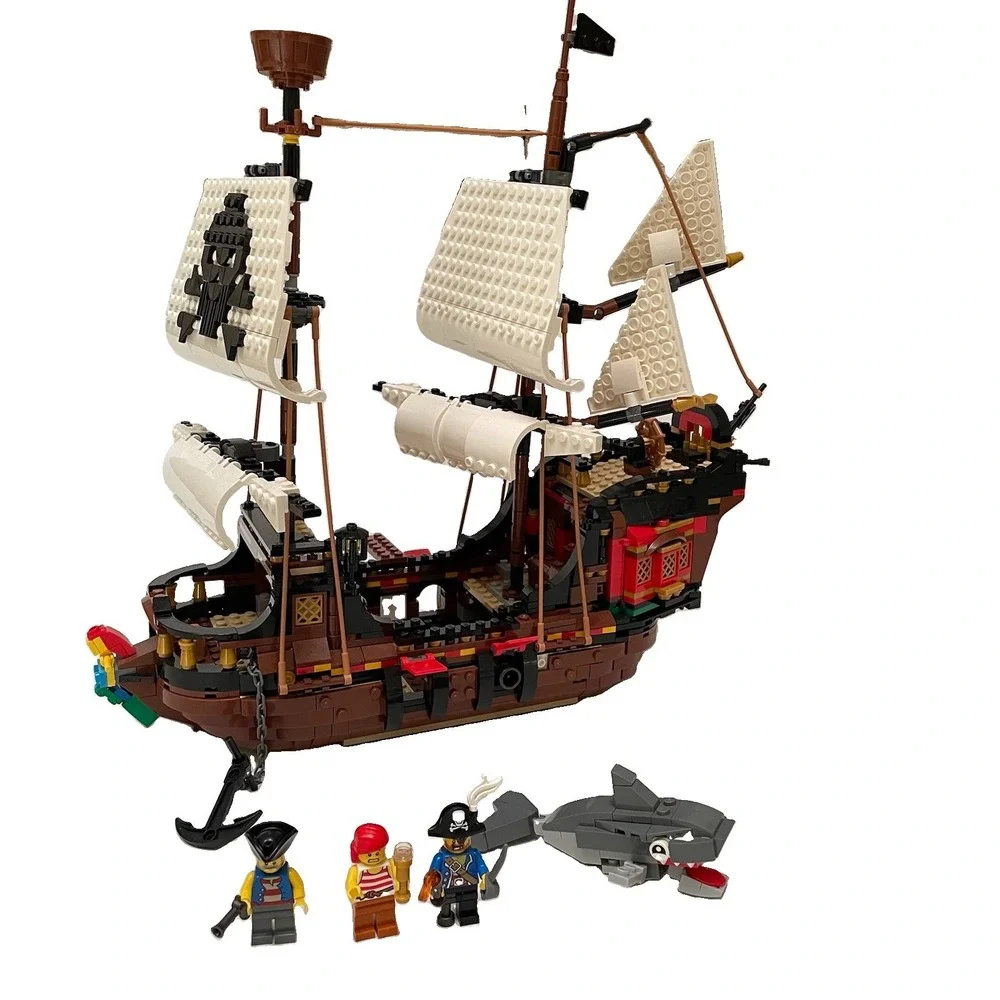 LEGO CREATOR Iconic Pirate Ship 31109 3 in 1 Mini Figures but Incomplete READ
